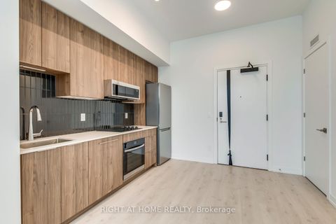 Photo 9 at 136 - 2501 Saw Whet Boulevard, GA Glen Abbey, Oakville