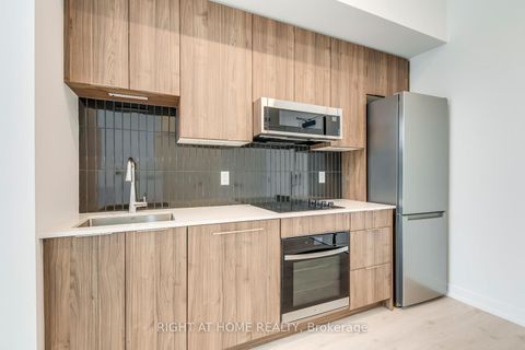 Photo 11 at 136 - 2501 Saw Whet Boulevard, GA Glen Abbey, Oakville