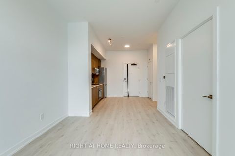 Photo 15 at 136 - 2501 Saw Whet Boulevard, GA Glen Abbey, Oakville