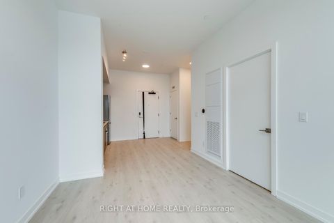 Photo 16 at 136 - 2501 Saw Whet Boulevard, GA Glen Abbey, Oakville