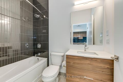 Photo 20 at 136 - 2501 Saw Whet Boulevard, GA Glen Abbey, Oakville