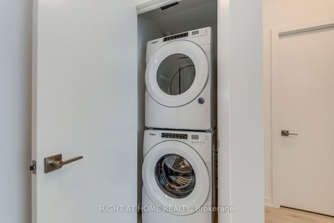 Photo 22 at 136 - 2501 Saw Whet Boulevard, GA Glen Abbey, Oakville