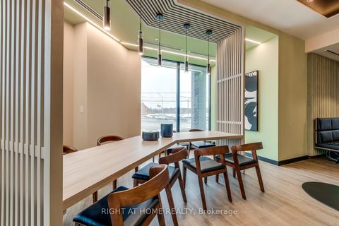 Photo 25 at 136 - 2501 Saw Whet Boulevard, GA Glen Abbey, Oakville