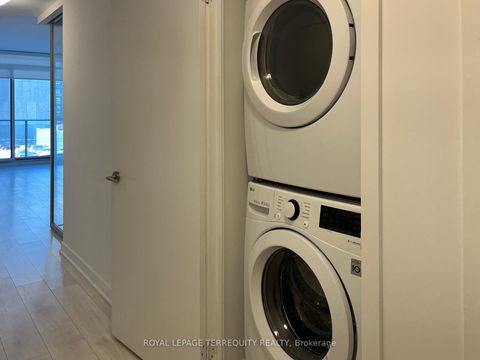Photo 6 at 423 - 120 Parliament Street, Moss Park, Toronto