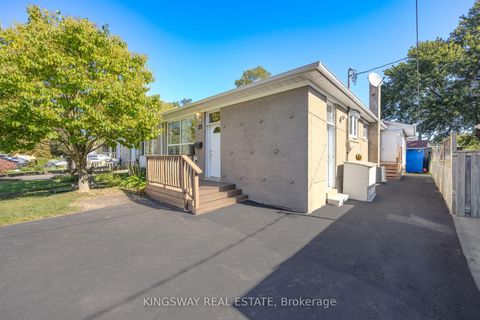 Photo 1 at 25 Bailey Crescent, Aurora Highlands, Aurora