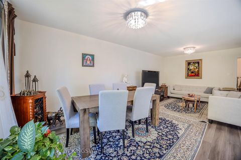 Photo 4 at 25 Bailey Crescent, Aurora Highlands, Aurora