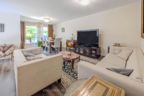 Photo 6 at 25 Bailey Crescent, Aurora Highlands, Aurora
