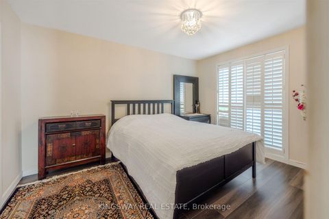 Photo 10 at 25 Bailey Crescent, Aurora Highlands, Aurora