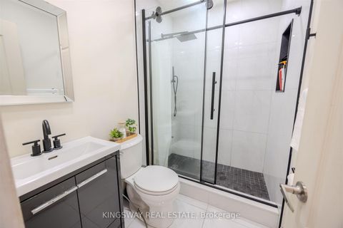 Photo 13 at 25 Bailey Crescent, Aurora Highlands, Aurora