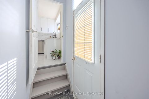 Photo 14 at 25 Bailey Crescent, Aurora Highlands, Aurora