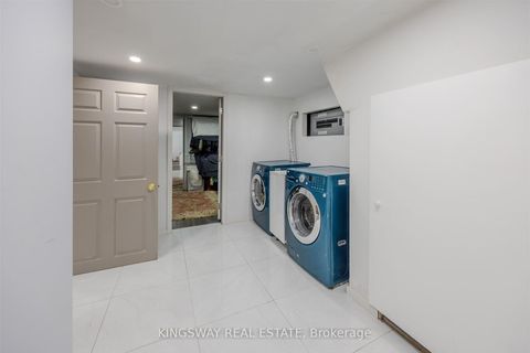 Photo 15 at 25 Bailey Crescent, Aurora Highlands, Aurora