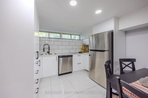 Photo 17 at 25 Bailey Crescent, Aurora Highlands, Aurora