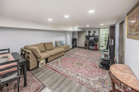 Photo 18 at 25 Bailey Crescent, Aurora Highlands, Aurora