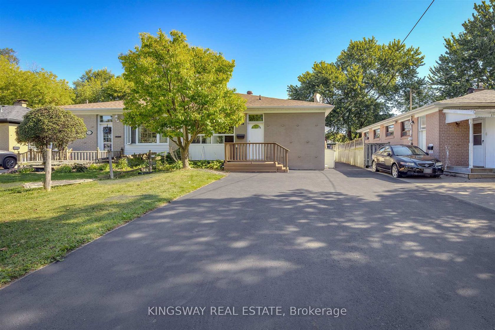 25 Bailey Crescent, Aurora Highlands, Aurora by Alessia Polo 25 Bailey Crescent, Aurora Highlands, Aurora