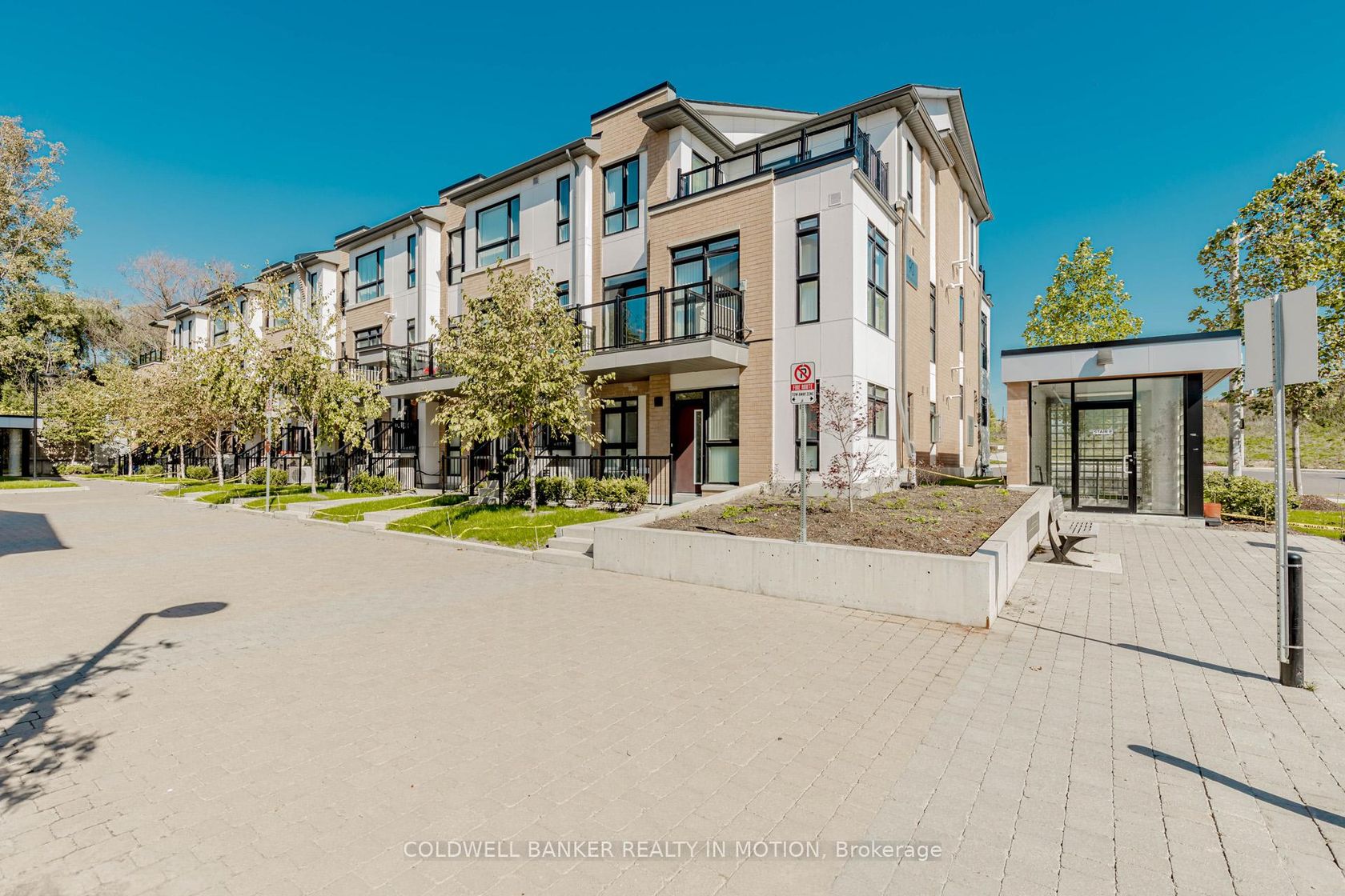 TH203 - 90 Canon Jackson Drive, Amesbury, Toronto 