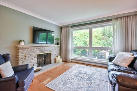 Photo 5 at 25 FLORIDA Crescent, Humbermede, Toronto