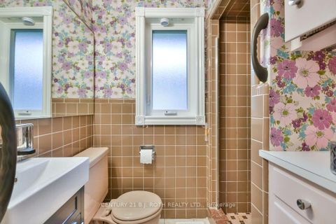Photo 17 at 25 FLORIDA Crescent, Humbermede, Toronto