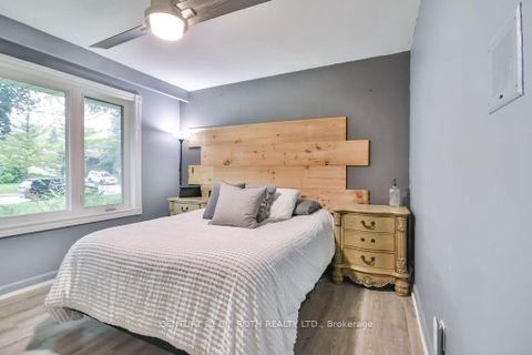 Photo 18 at 25 FLORIDA Crescent, Humbermede, Toronto