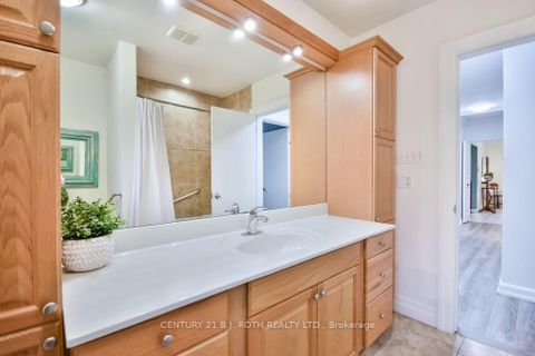 Photo 19 at 25 FLORIDA Crescent, Humbermede, Toronto