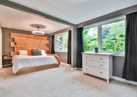 Photo 30 at 25 FLORIDA Crescent, Humbermede, Toronto