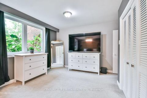 Photo 31 at 25 FLORIDA Crescent, Humbermede, Toronto