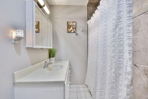 Photo 33 at 25 FLORIDA Crescent, Humbermede, Toronto