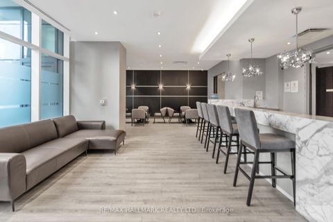 Photo 5 at 1609 - 9608 Yonge Street, North Richvale, Richmond Hill