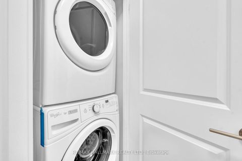 Photo 8 at 1609 - 9608 Yonge Street, North Richvale, Richmond Hill