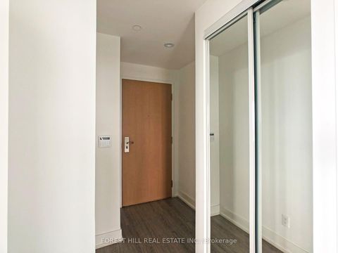 Photo 12 at 5610 - 7 Grenville Street, Bay Street Corridor, Toronto