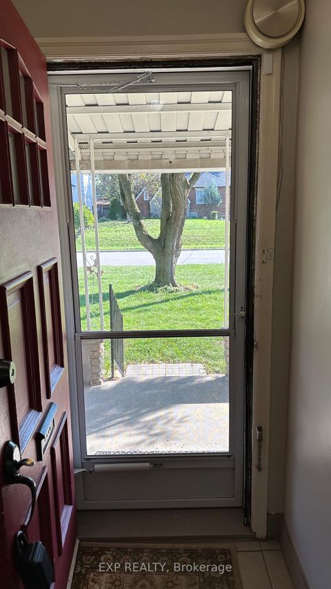 Photo 10 at 16 King Georges Drive W, Greenbrook, Toronto Photo 10 at 16 King Georges Drive W, Greenbrook, Toronto