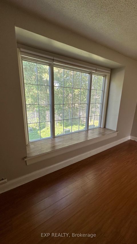 Photo 12 at 16 King Georges Drive W, Greenbrook, Toronto