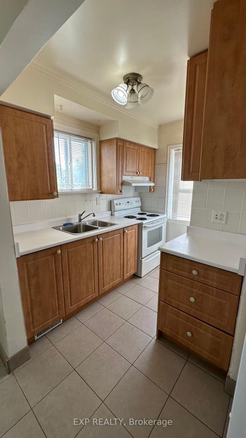 Photo 14 at 16 King Georges Drive W, Greenbrook, Toronto