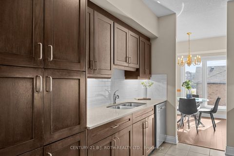 Photo 8 at 218 - 720 YONGE Street, Painswick South, Barrie Photo 8 at 218 - 720 YONGE Street, Painswick South, Barrie