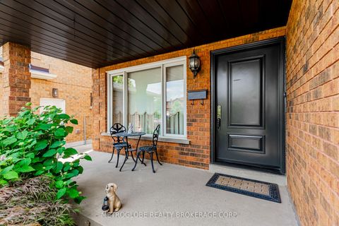 Photo 3 at 411 Forest Drive, West Woodbridge, Vaughan