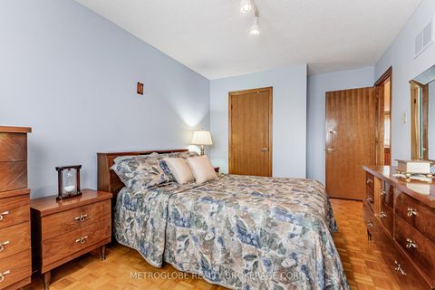 Photo 22 at 411 Forest Drive, West Woodbridge, Vaughan