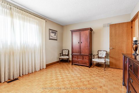 Photo 25 at 411 Forest Drive, West Woodbridge, Vaughan