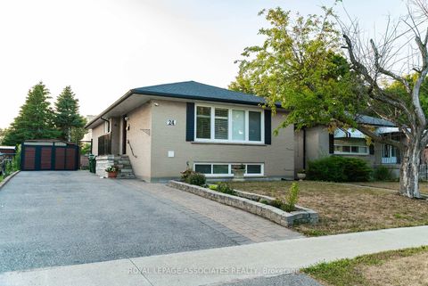 Photo 2 at 24 Hurley Crescent, Bendale, Toronto