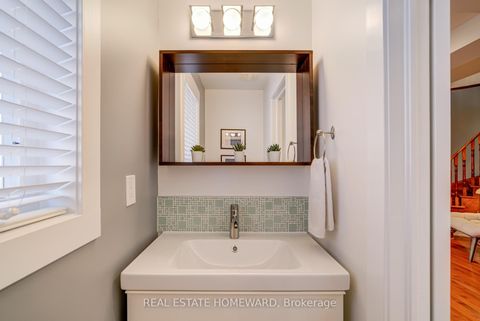 Photo 4 at 8 Ozner Crescent, Vellore Village, Vaughan