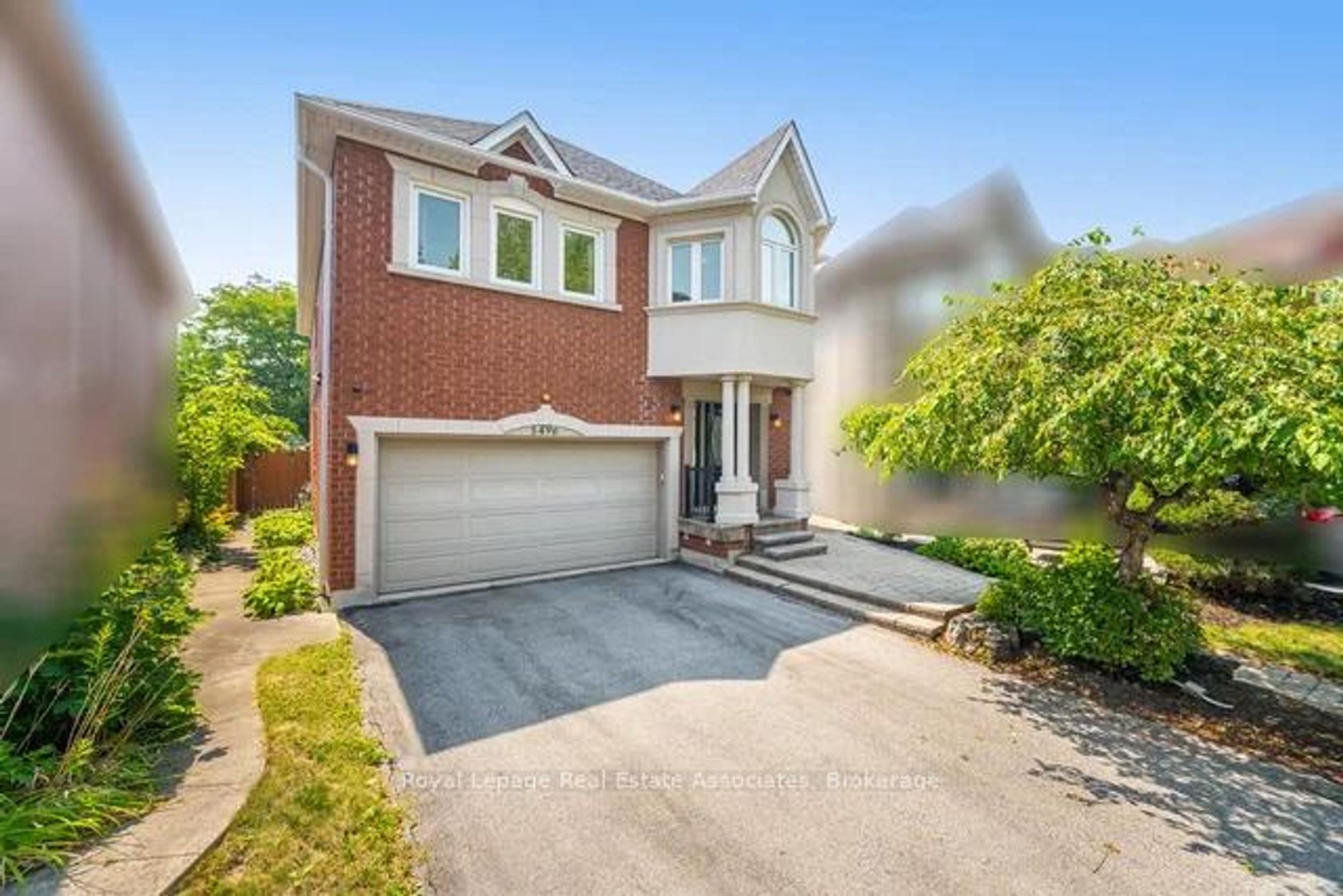 5496 Windy Hill Court, Hurontario, Mississauga by Loree Meneguzzi Real Estate 5496 Windy Hill Court, Hurontario, Mississauga