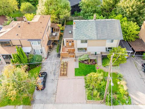 Photo 2 at 54 Pasadena Gardens, Lambton Baby Point, Toronto