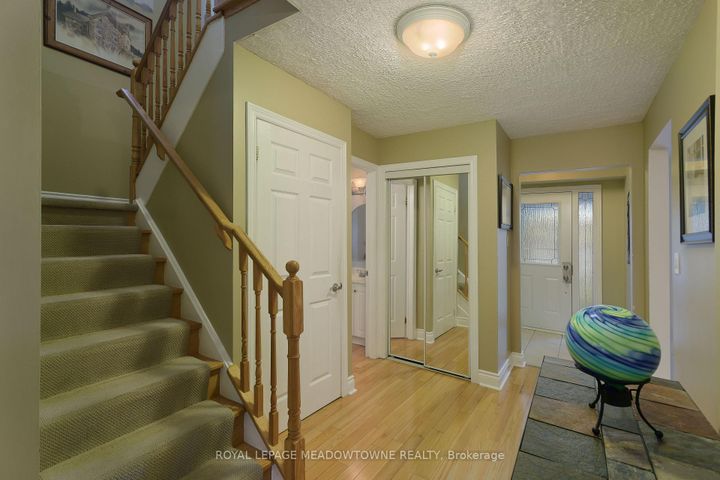 Photo 6 at 7223 Bendigo Circle, Meadowvale, Mississauga