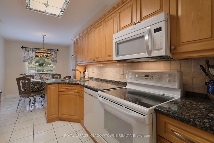Photo 10 at 7223 Bendigo Circle, Meadowvale, Mississauga