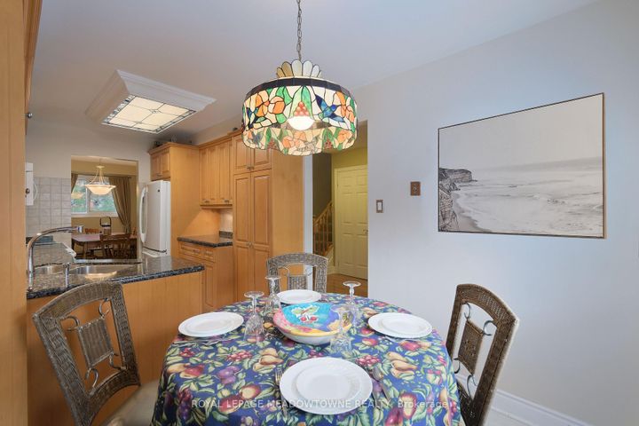 Photo 12 at 7223 Bendigo Circle, Meadowvale, Mississauga