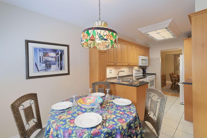 Photo 13 at 7223 Bendigo Circle, Meadowvale, Mississauga
