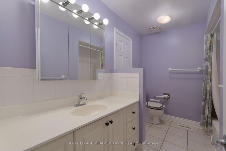 Photo 24 at 7223 Bendigo Circle, Meadowvale, Mississauga