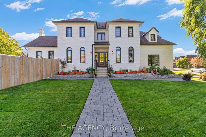 Photo 1 at 28 Fenwick Place, Waterdown, Hamilton