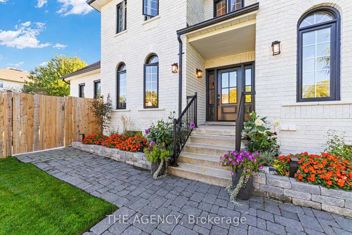 Photo 5 at 28 Fenwick Place, Waterdown, Hamilton