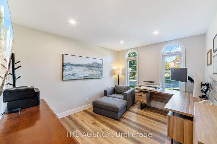 Photo 7 at 28 Fenwick Place, Waterdown, Hamilton