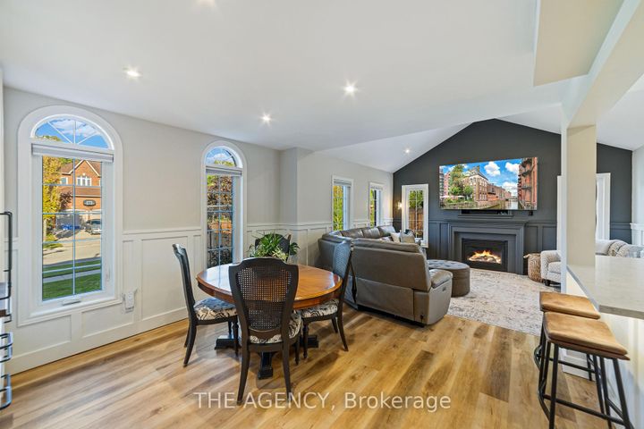 Photo 8 at 28 Fenwick Place, Waterdown, Hamilton