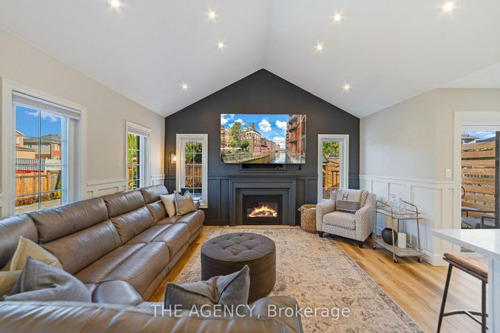 Photo 10 at 28 Fenwick Place, Waterdown, Hamilton
